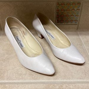 Evan-Picone creme leather heel pumps